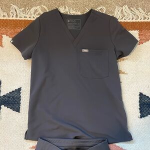 Figs Catarina scrub top and Zamora joggers scrub bottom